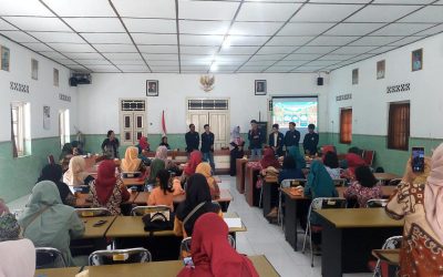 Dukung Smart Village, Dosen dan Mahasiswa ITNY Dampingi Ibu-Ibu PKK Desa Sendangsari Manfaatkan AI untuk Tingkatkan Kreativitas